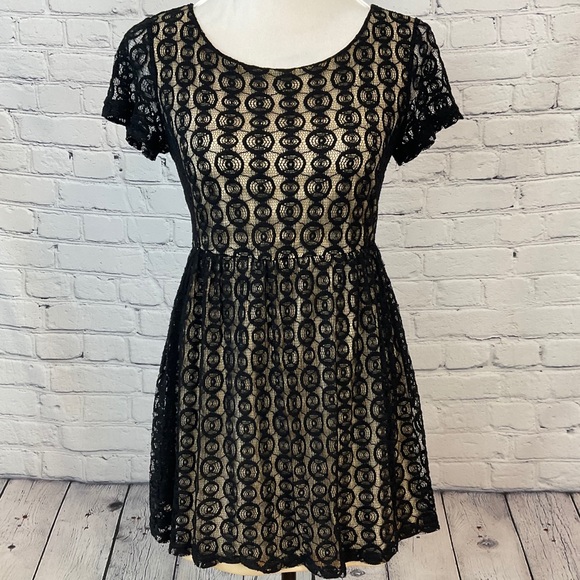 Forever 21 Dresses & Skirts - 90’s Babydoll black lace over nude fit flare mini dress size Medium